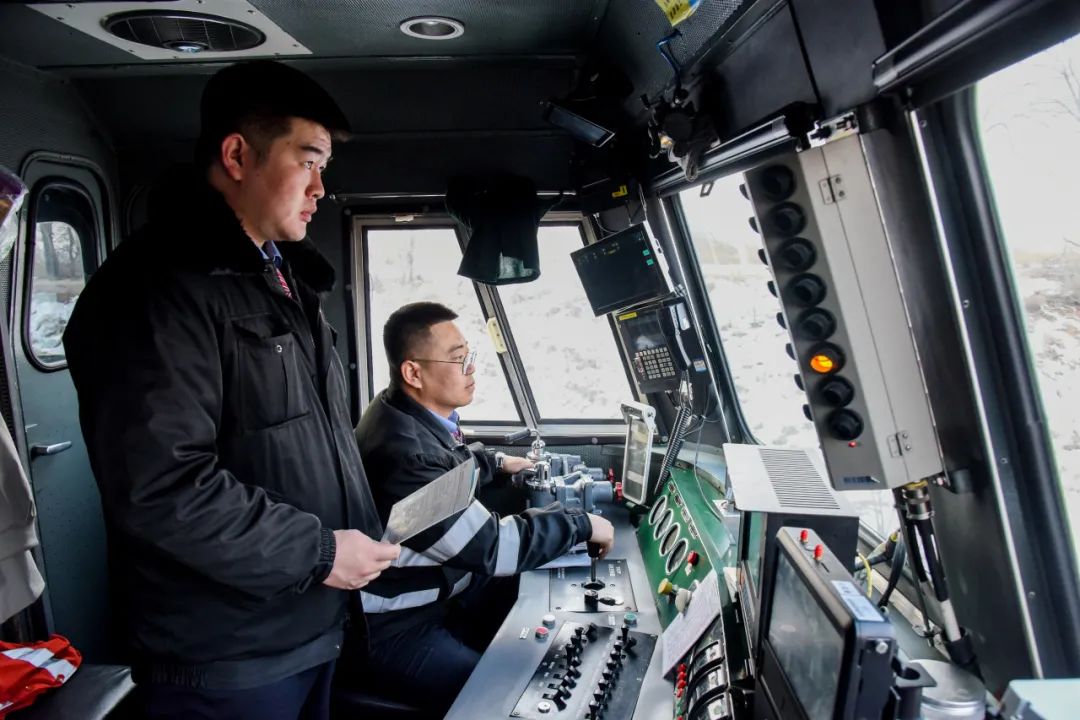 超暖!這趟“便民慢火車”由他們駕駛
