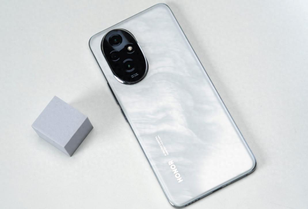 從2699元跌到1658元,5200mAh+100W+三主攝,榮耀影像旗艦更親民