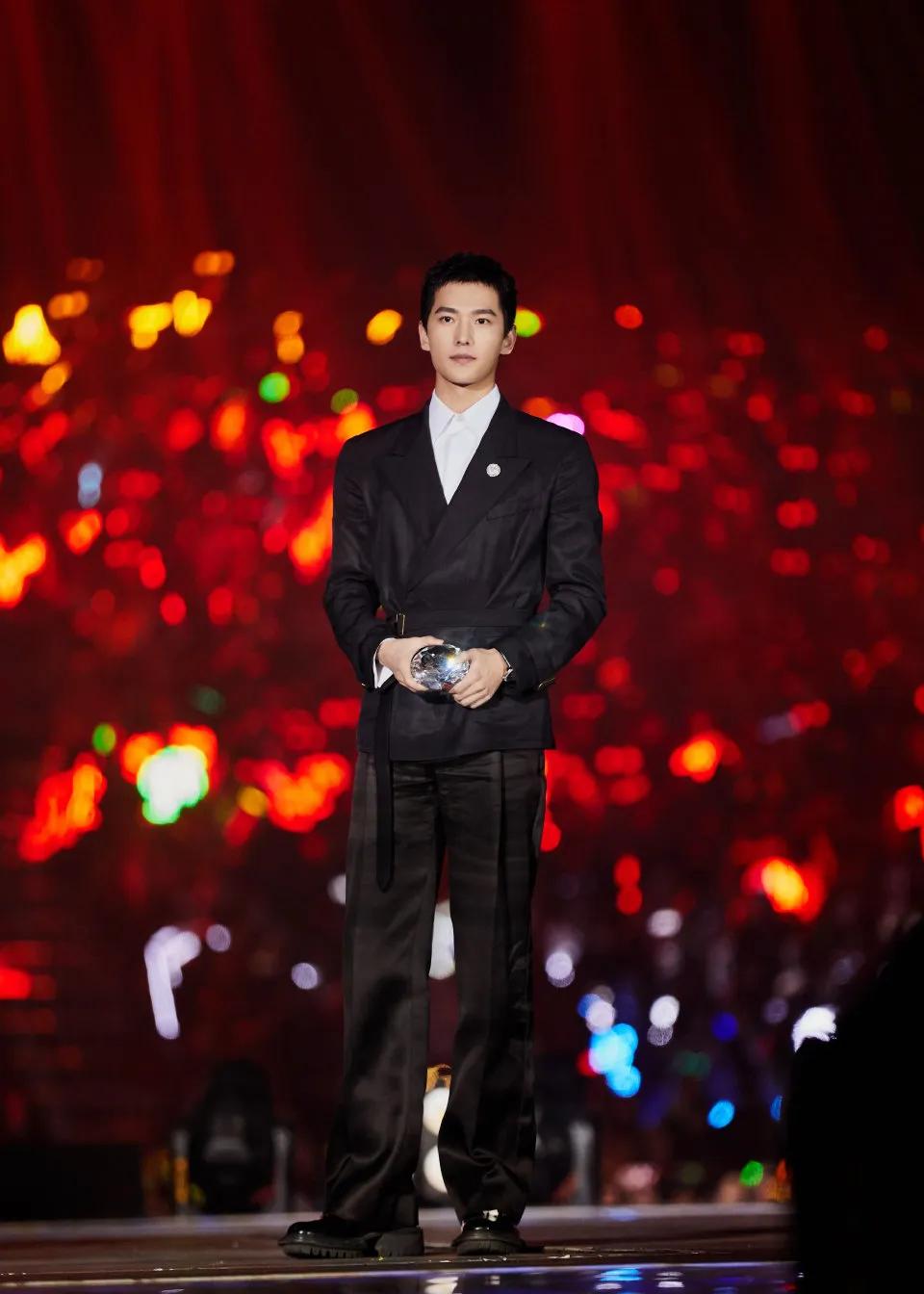星光大賞VIP之星越辦越垮,19、20年或成巔峰,肖戰(zhàn)、王一博同臺(tái)