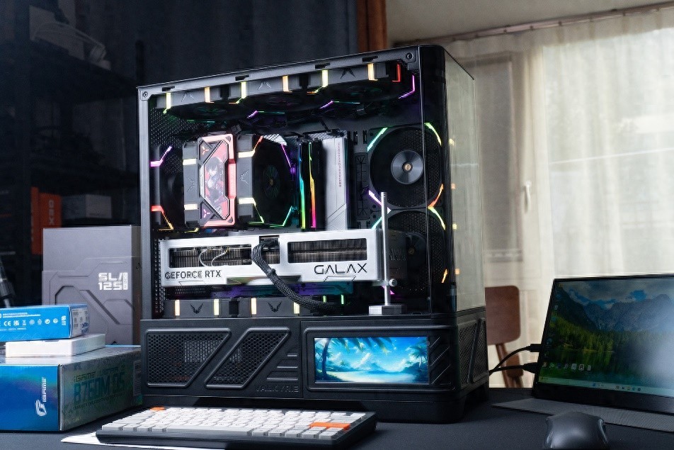 1月裝機(jī):背插+副屏(觸屏)+RTX4070TIS,桌面上的精致主機(jī)