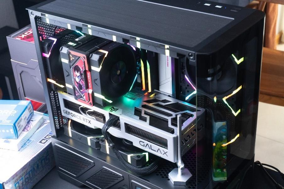 1月裝機(jī):背插+副屏(觸屏)+RTX4070TIS,桌面上的精致主機(jī)