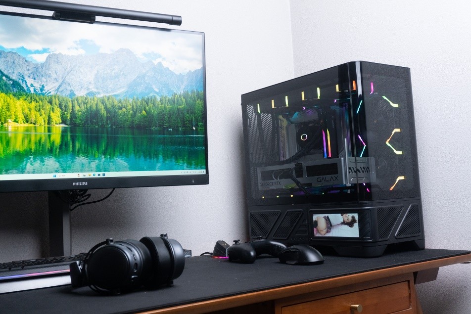 1月裝機(jī):背插+副屏(觸屏)+RTX4070TIS,桌面上的精致主機(jī)