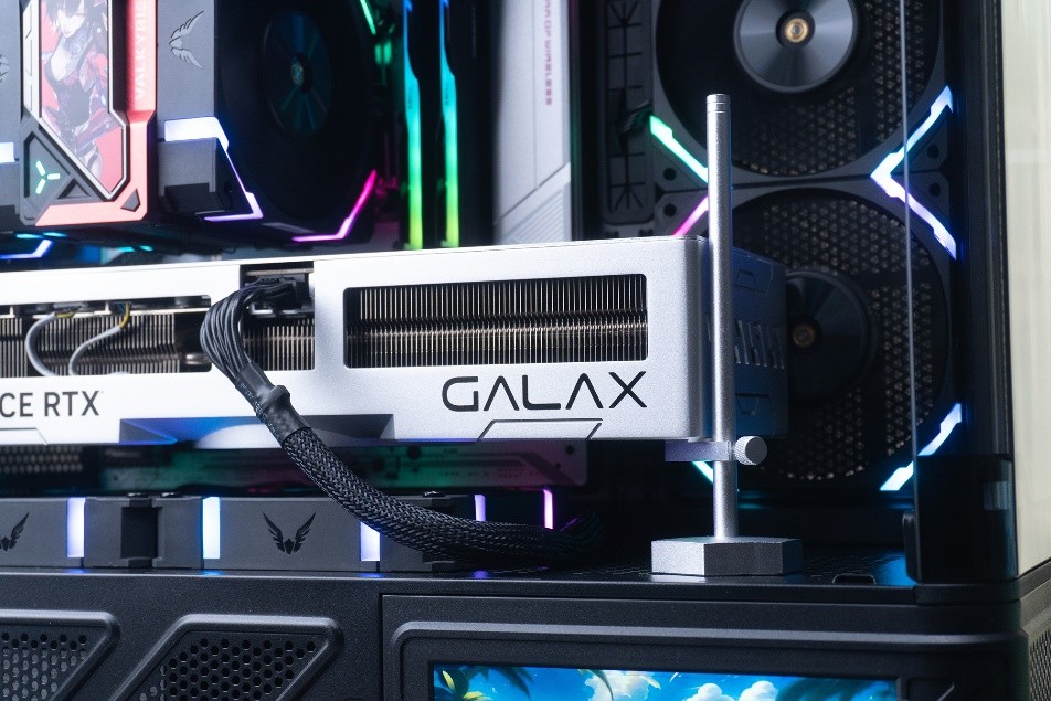 1月裝機(jī):背插+副屏(觸屏)+RTX4070TIS,桌面上的精致主機(jī)