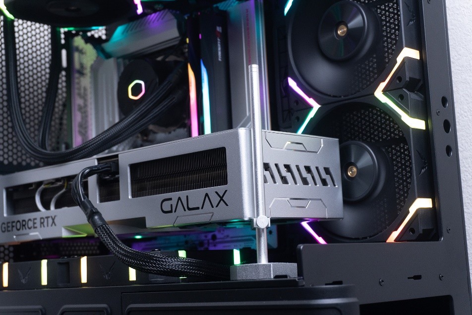 1月裝機(jī):背插+副屏(觸屏)+RTX4070TIS,桌面上的精致主機(jī)