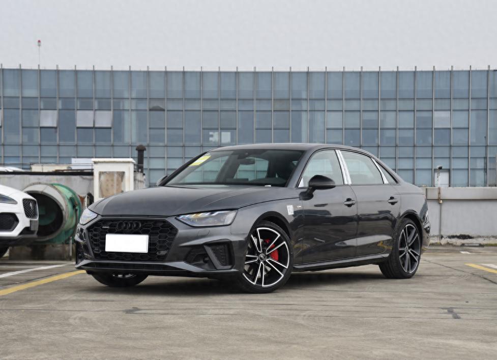 預算25萬,你們選奧迪A4L,還是選特斯拉Model 3呢?