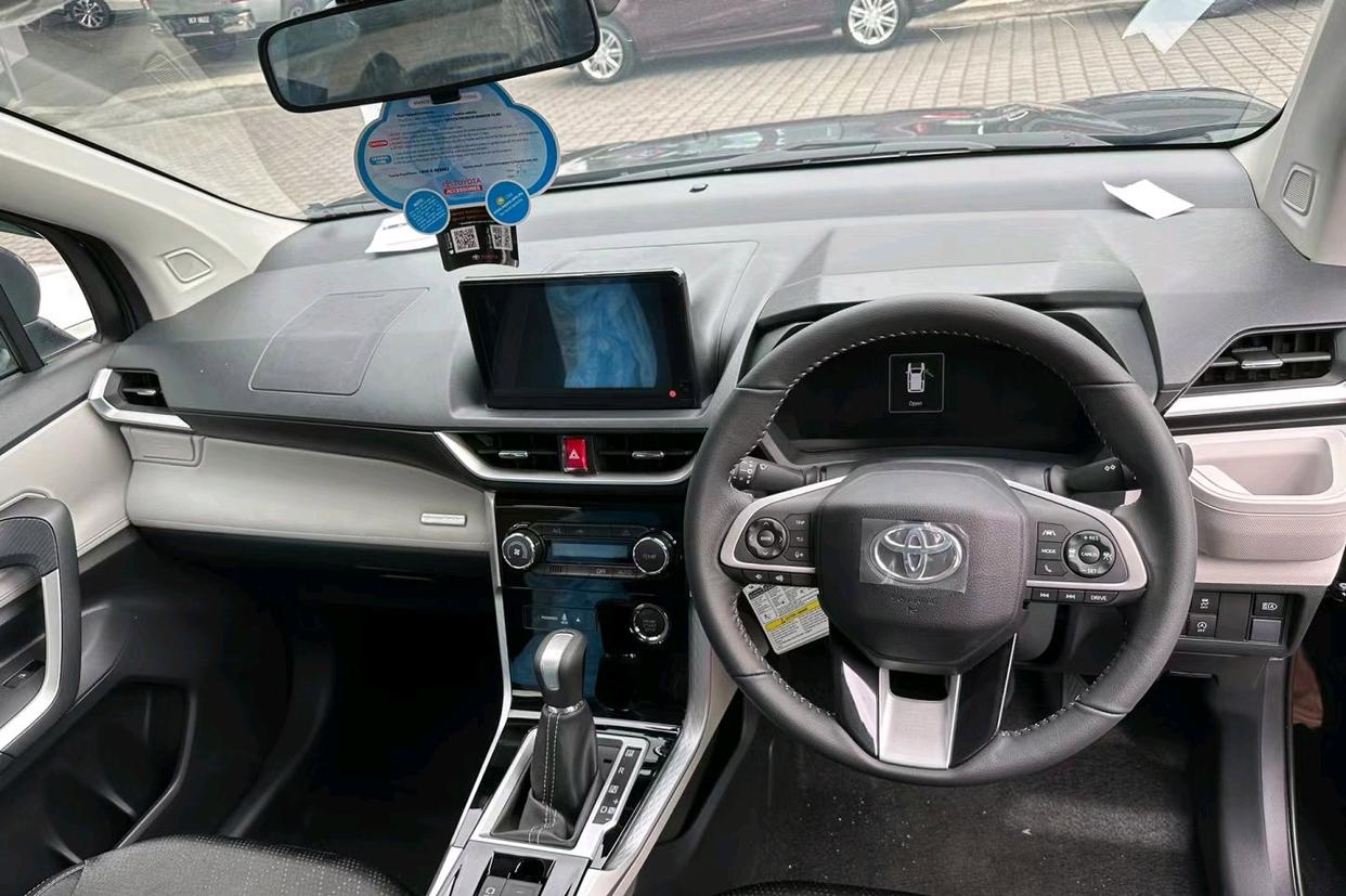 主打低價策略,豐田VELOZ實車曝光,全面競爭五菱宏光