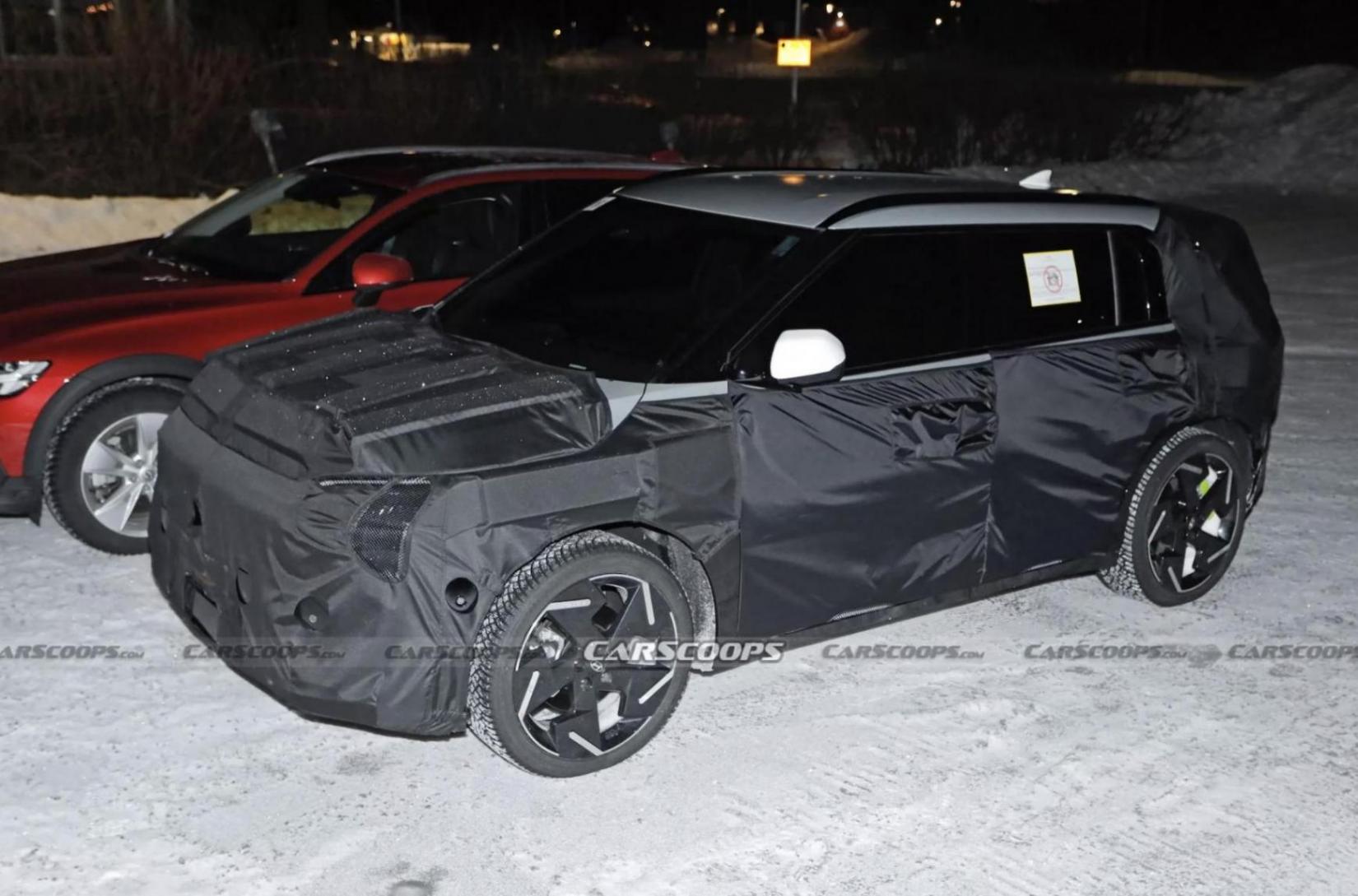 起亞EV3 GT實(shí)車曝光:雙電機(jī)四驅(qū)+超大電池,劍指Model Y?