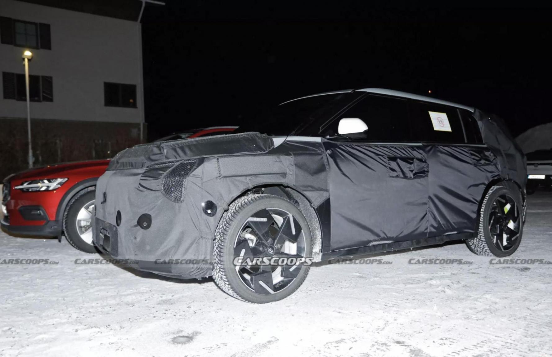 起亞EV3 GT實(shí)車曝光:雙電機(jī)四驅(qū)+超大電池,劍指Model Y?