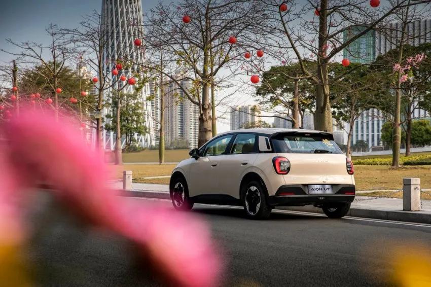 2025年純電小車怎么買?新晉卷王埃安UT來了
