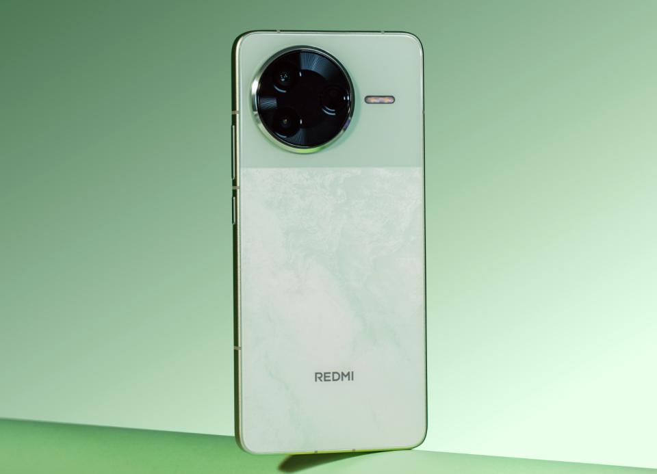 紅米K80至尊版再次被確認:大直屏+圓形模組,暫定7月發布