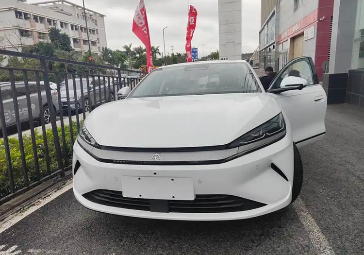 配備同級唯一冰箱,比亞迪秦L EV實車到店,預計12萬起售
