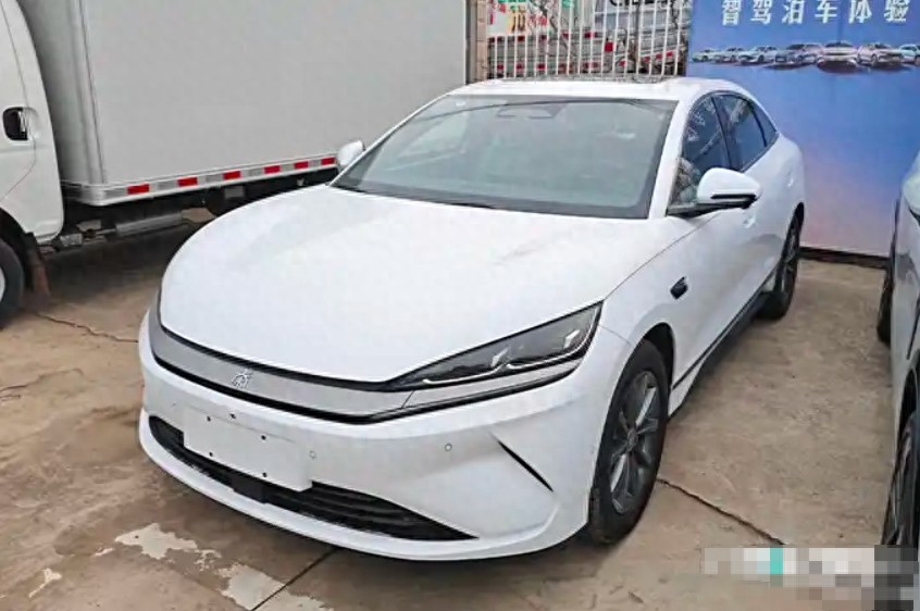 秦L EV預計售12.98萬起 冰珀青車漆+車載冰箱 續航470/545km
