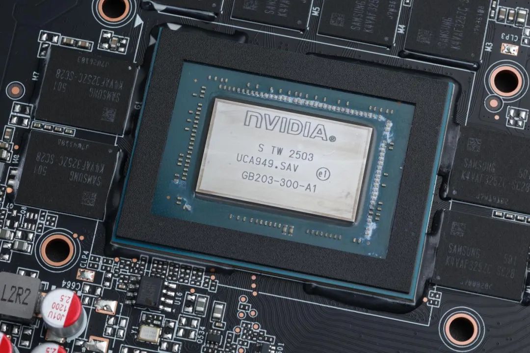 DLSS 4加成炫酷潮流,青春色彩不設限!索泰GeForce RTX 5070 Ti 16GB XGAMING OC顯卡